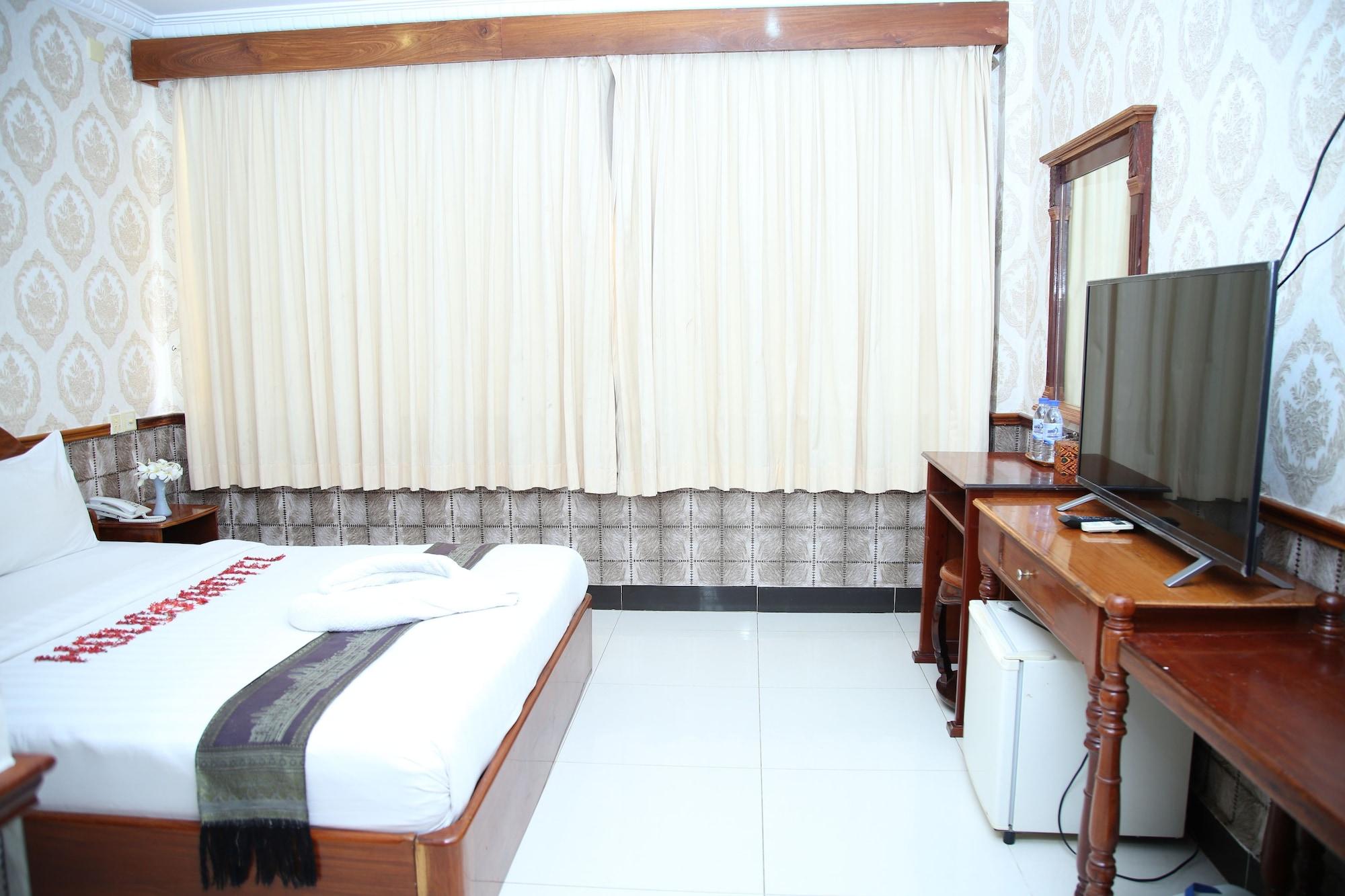 Holiday Hotel Баттамбанг Экстерьер фото