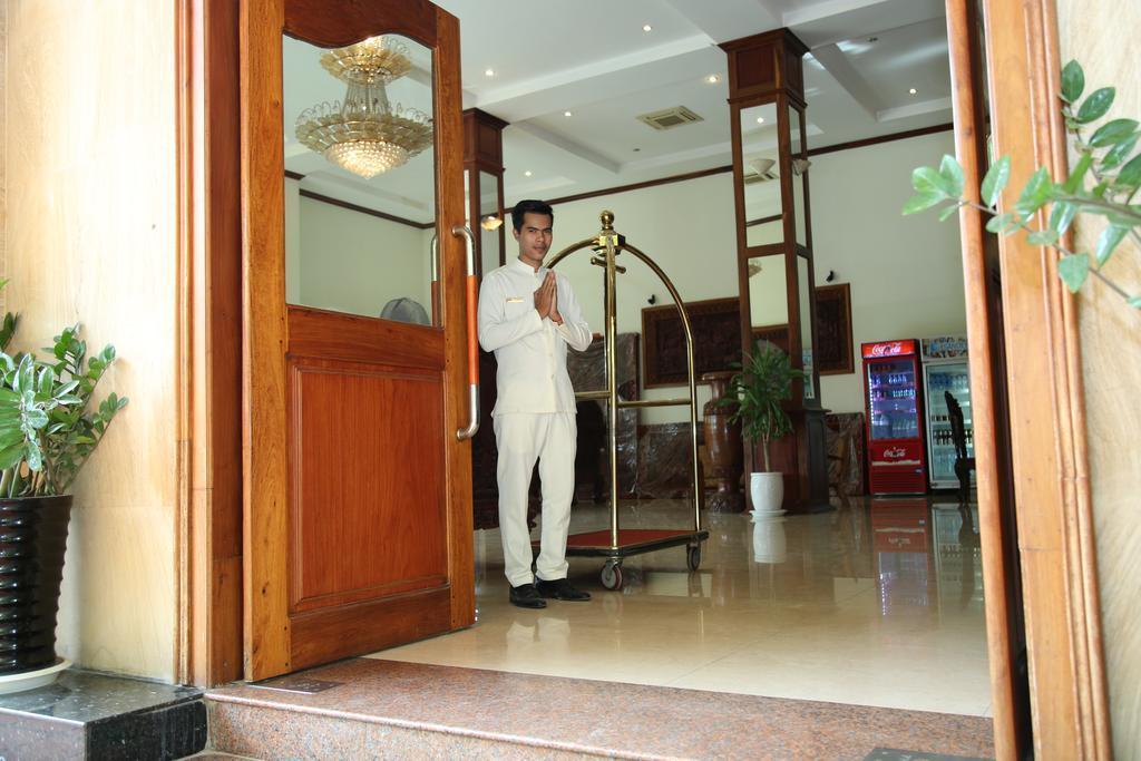 Holiday Hotel Баттамбанг Экстерьер фото