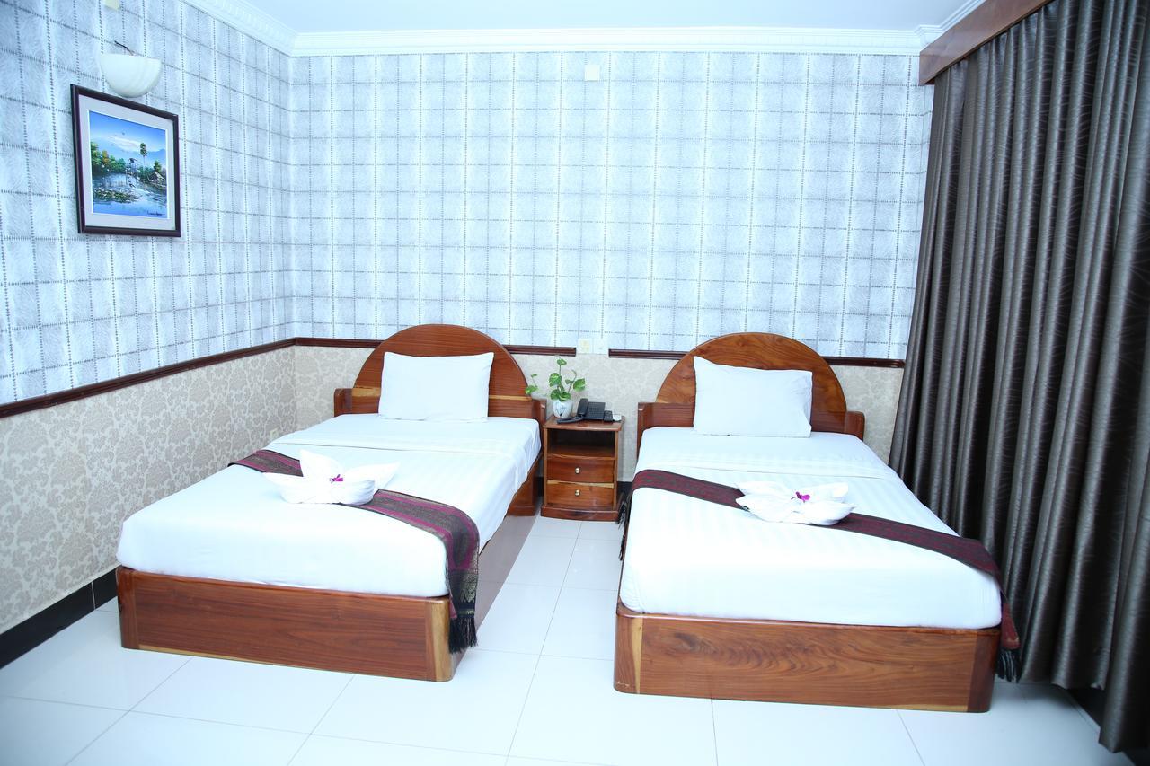 Holiday Hotel Баттамбанг Экстерьер фото