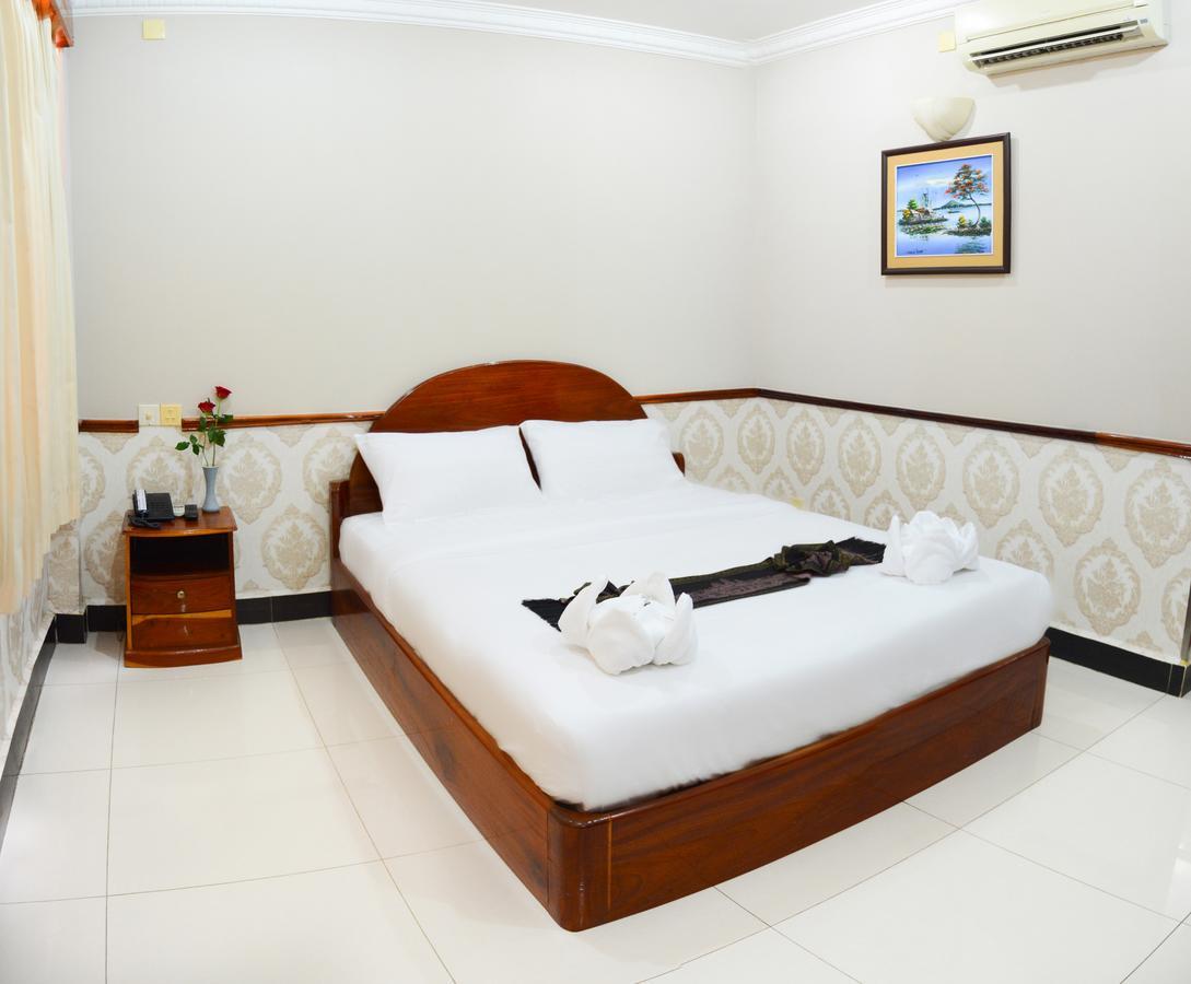Holiday Hotel Баттамбанг Экстерьер фото