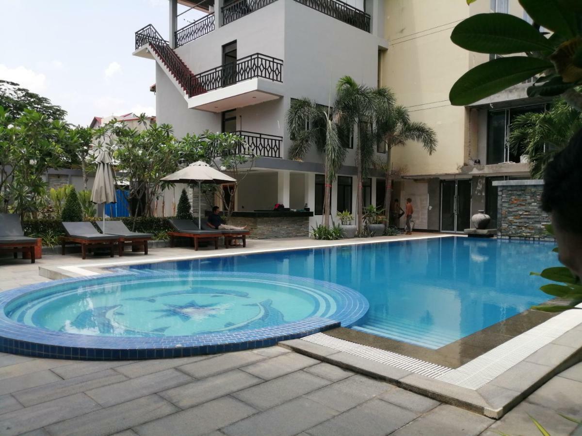 Holiday Hotel Баттамбанг Экстерьер фото