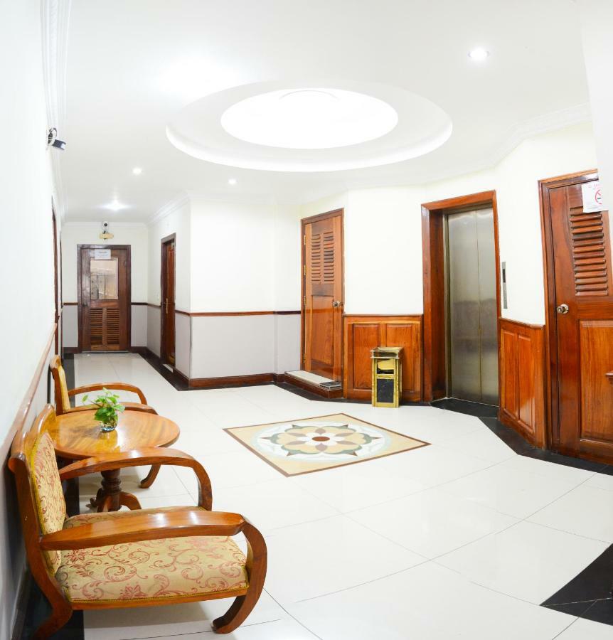 Holiday Hotel Баттамбанг Экстерьер фото