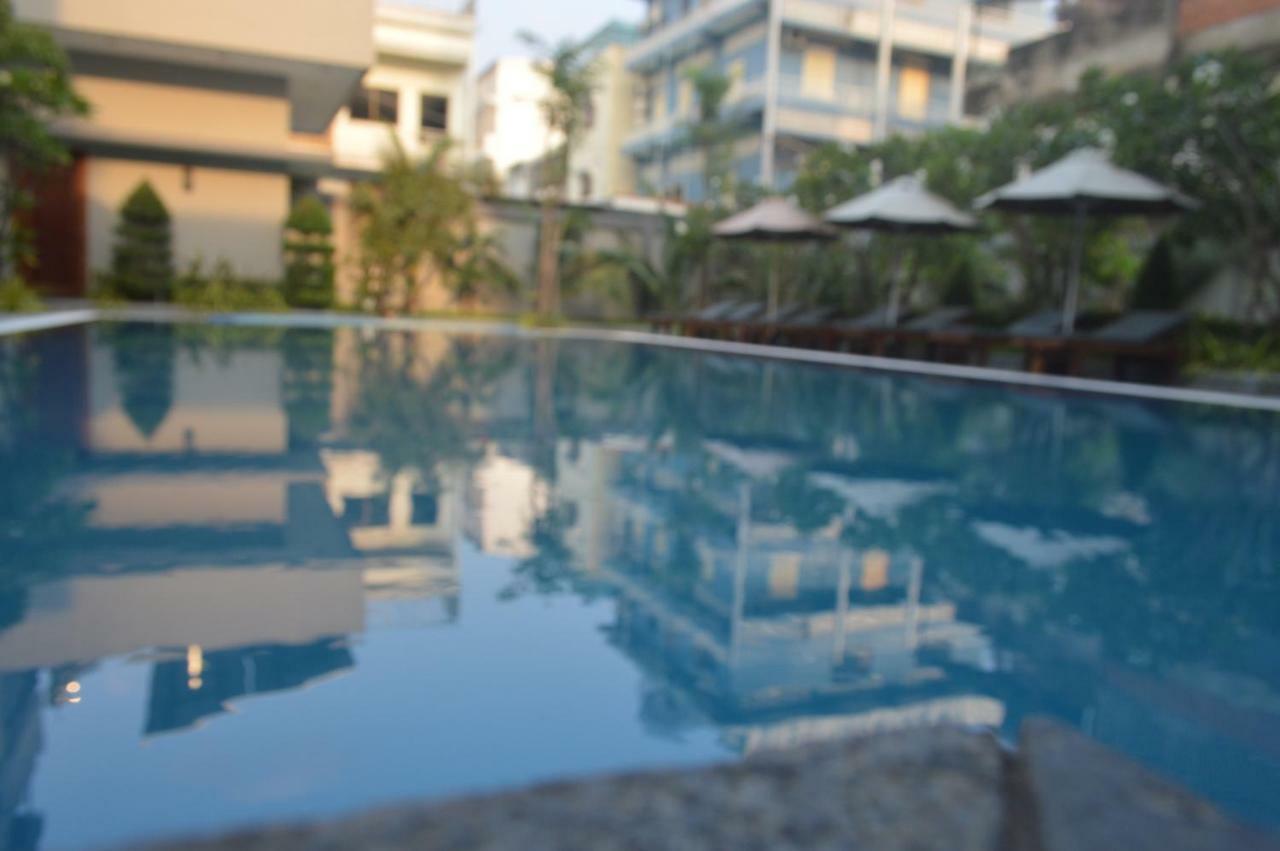 Holiday Hotel Баттамбанг Экстерьер фото